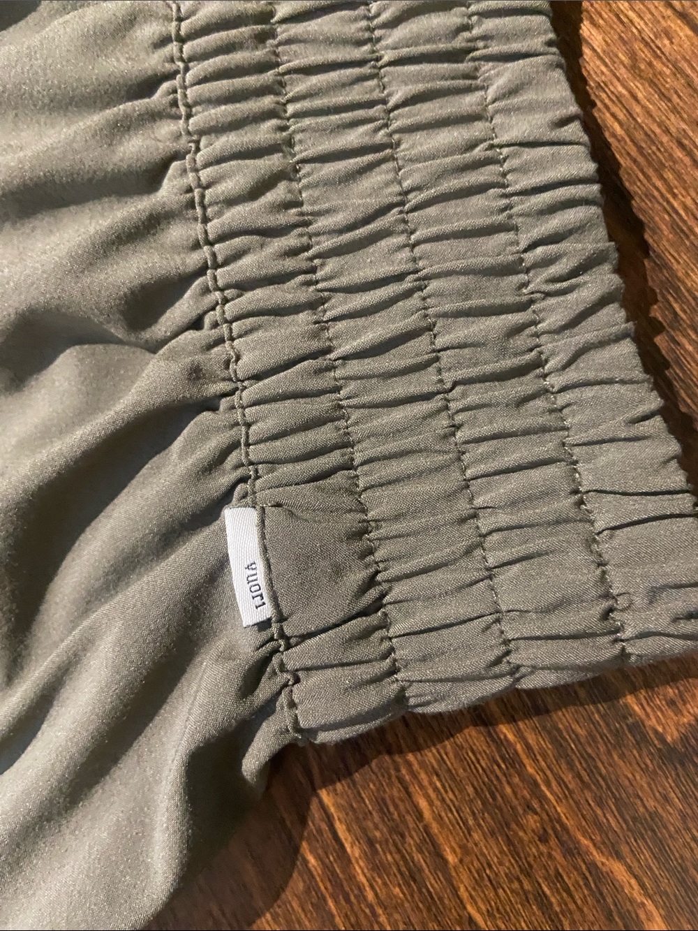 Vuori Villa Shorts Oregano green color SZ M - Picture 2 of 7
